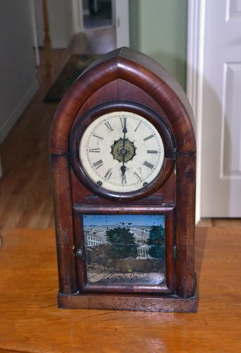 New Haven Beehive with cracked glass 8Day, veneer missing as in pic$75